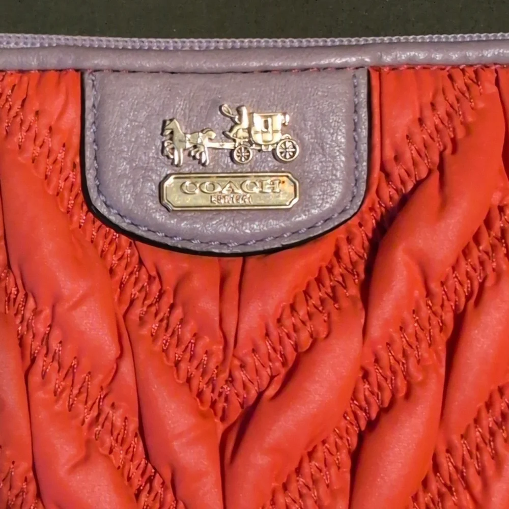 Coach Puffy Quilted Orange and Purple Chevron Wristlet with COA - Picture 3 of 7